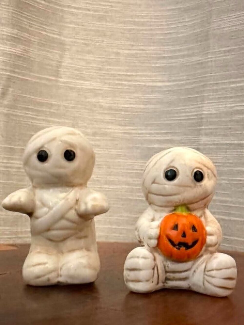 NWT Cracker Barrel Mummy Salt Pepper Shaker Set Ceramic Halloween Pumpkin